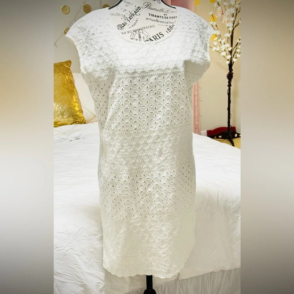 Old Navy Ivory Eyelet Lace Shift Dress Medium - Picture 2 of 6